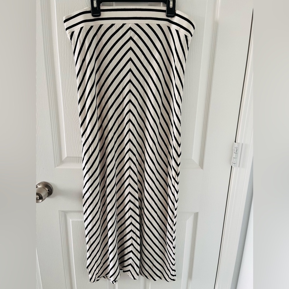 Women’s skirt maxi, size M, zebra diagonal stripes, side slit, stretchable